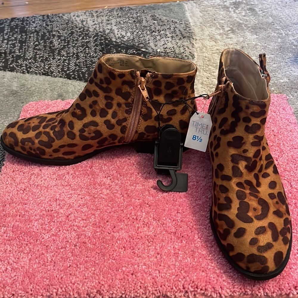 Boots - Picture 2 of 6